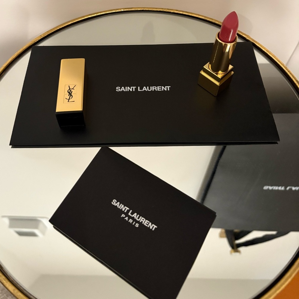 YSL ROUGE PUR COUTURE SATIN LIPSTICK (NEW)
Saint Laurent Gold Case